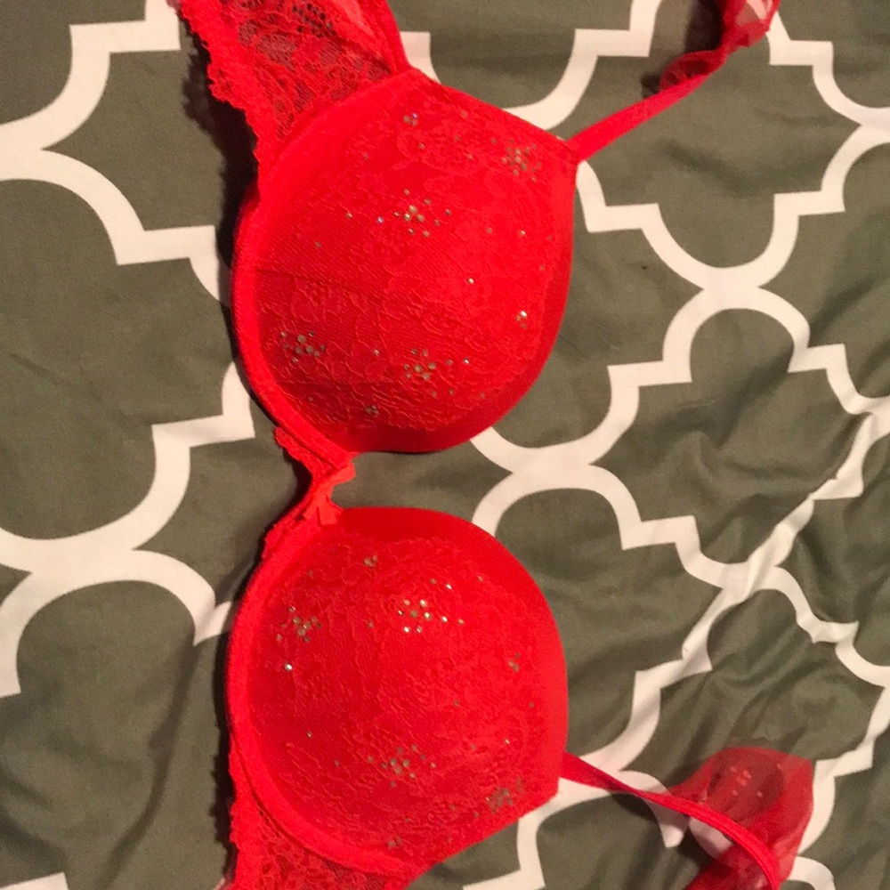 Never Worn Victoria Secret bra size 34D